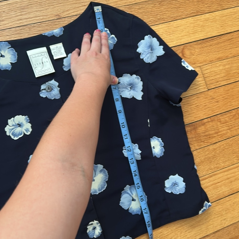 Liz Claiborne Studio Navy Short Sleeve Button Down Top with Blue Floral Design - Picture 5 of 5